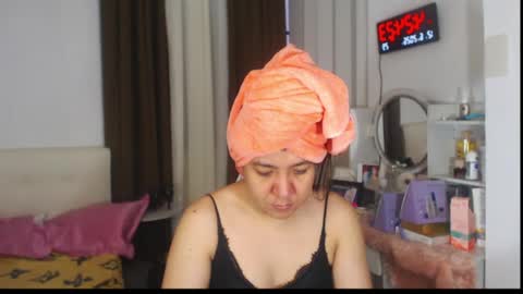 Snapshot of stellahugets chatting on June 12, 2026, 8:24 am Stella online show from June 12, 2026, 8:24 am