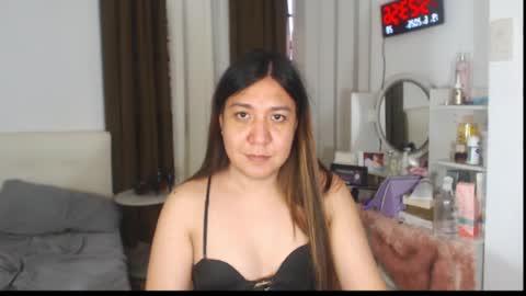 Snapshot of stellahugets chatting on June 19, 2026, 9:24 am Stella online show from June 19, 2026, 9:24 am