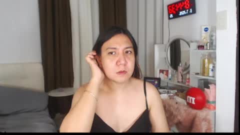 Snapshot of stellahugets chatting on July 3, 2026, 12:44 pm Stella online show from July 3, 2026, 12:44 pm