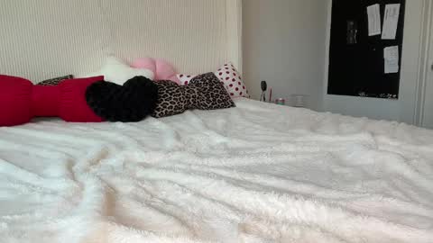 Stella Kay online show from May 4, 2026, 10:17 pm
