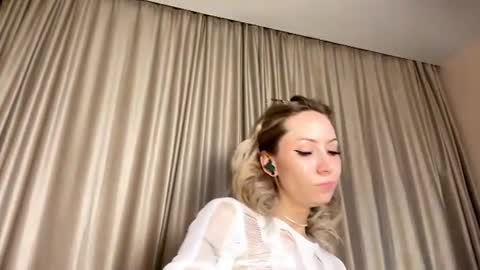 Alexia online show from June 25, 2026, 4:12 am