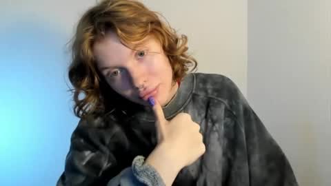 Snapshot of stellaswen chatting on October 10, 2025, 8:35 am S T E L L A online show from October 10, 2025, 8:35 am