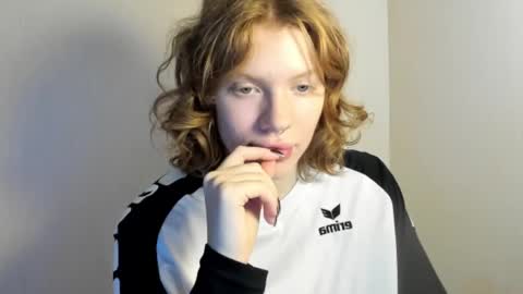 Snapshot of stellaswen chatting on November 5, 2025, 9:09 am S T E L L A online show from November 5, 2025, 9:09 am