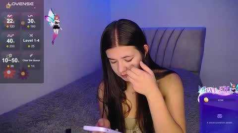 Snapshot of stepha_sweet chatting on December 10, 2024, 7:43 pm Emma online show from December 10, 2024, 7:43 pm