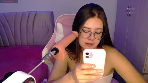 Snapshot of stepha_sweet chatting on January 5, 2025, 11:01 pm Emma online show from January 5, 2025, 11:01 pm