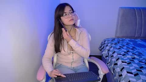 Snapshot of stepha_sweet chatting on February 18, 2025, 2:05 am Emma online show from February 18, 2025, 2:05 am