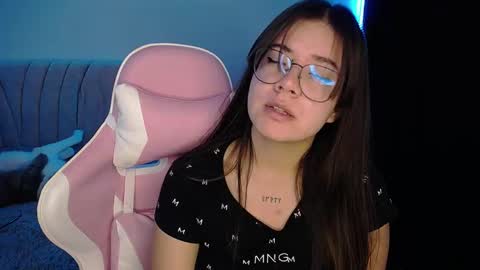 Snapshot of stepha_sweet chatting on March 5, 2025, 5:50 am Emma online show from March 5, 2025, 5:50 am