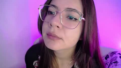 Snapshot of stepha_sweet chatting on September 9, 2025, 9:03 pm Emma online show from September 9, 2025, 9:03 pm