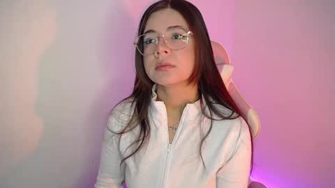 Snapshot of stepha_sweet chatting on September 20, 2025, 12:00 am Emma online show from September 20, 2025, 12:00 am