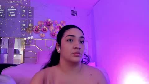 Snapshot of stephania_diamond chatting on March 12, 2025, 8:19 am online show from March 12, 2025, 8:19 am