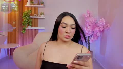 Snapshot of stephania_diamond chatting on September 16, 2025, 2:45 am online show from September 16, 2025, 2:45 am