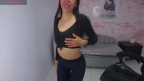 Snapshot of stephania_t chatting on December 24, 2024, 3:38 am Stephania online show from December 24, 2024, 3:38 am