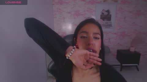 Snapshot of stephania_t chatting on December 27, 2024, 6:46 am Stephania online show from December 27, 2024, 6:46 am