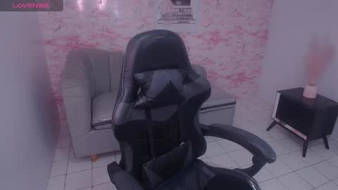 Snapshot of stephania_t chatting on January 4, 2025, 3:18 am Stephania online show from January 4, 2025, 3:18 am