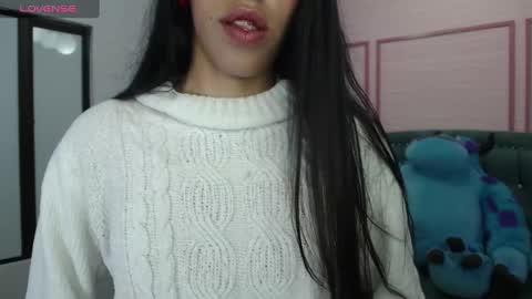 Snapshot of stephania_t chatting on February 10, 2025, 10:53 am Stephania online show from February 10, 2025, 10:53 am