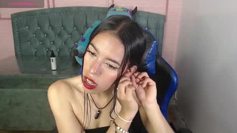 Snapshot of stephania_t chatting on February 19, 2025, 1:28 pm Stephania online show from February 19, 2025, 1:28 pm