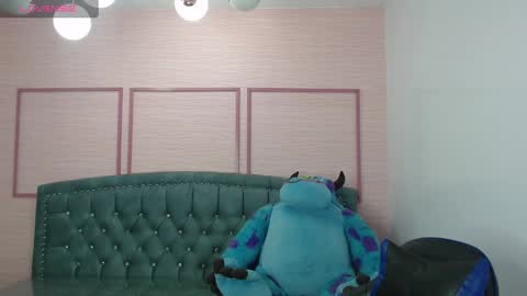 Snapshot of stephania_t chatting on February 22, 2025, 10:18 am Stephania online show from February 22, 2025, 10:18 am