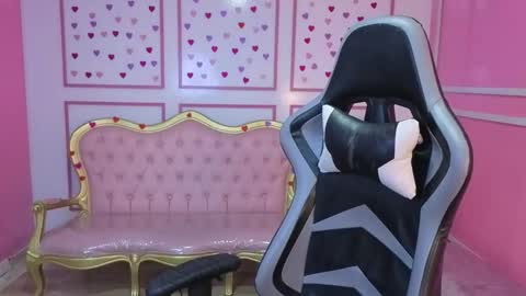 Snapshot of stephania_t chatting on September 9, 2025, 11:32 am Stephania online show from September 9, 2025, 11:32 am