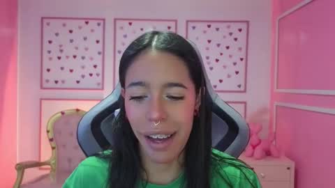 Snapshot of stephania_t chatting on September 22, 2025, 12:29 pm Stephania online show from September 22, 2025, 12:29 pm