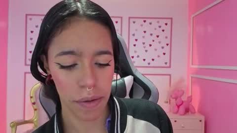 Snapshot of stephania_t chatting on October 1, 2025, 11:38 am Stephania online show from October 1, 2025, 11:38 am