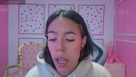 Snapshot of stephania_t chatting on October 6, 2025, 11:29 am Stephania online show from October 6, 2025, 11:29 am