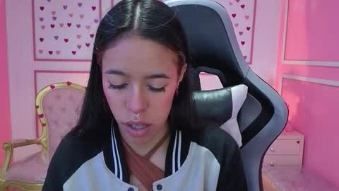 Snapshot of stephania_t chatting on October 7, 2025, 12:24 pm Stephania online show from October 7, 2025, 12:24 pm