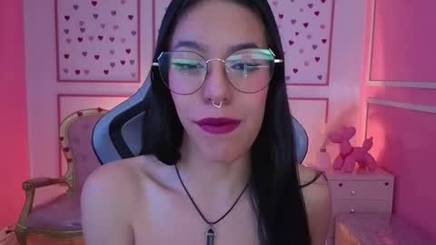 Snapshot of stephania_t chatting on October 8, 2025, 12:36 pm Stephania online show from October 8, 2025, 12:36 pm