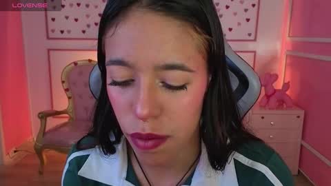 Snapshot of stephania_t chatting on October 9, 2025, 1:20 pm Stephania online show from October 9, 2025, 1:20 pm