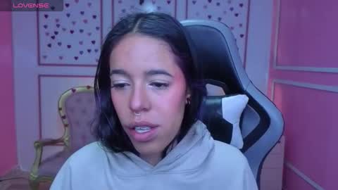 Snapshot of stephania_t chatting on November 1, 2025, 12:40 pm Stephania online show from November 1, 2025, 12:40 pm