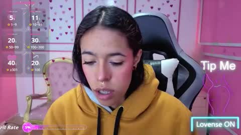 Stephania online show from December 18, 2025, 11:49 am