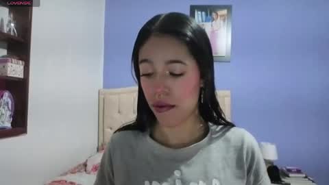 Stephania online show from May 4, 2026, 3:41 pm