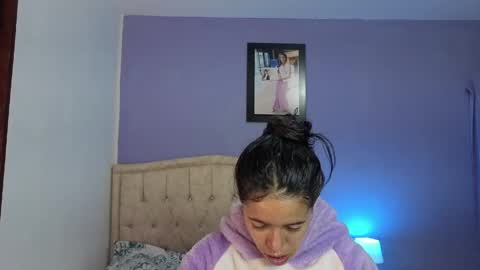 Stephania online show from May 13, 2026, 2:47 pm