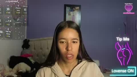 Stephania online show from July 16, 2026, 2:01 pm