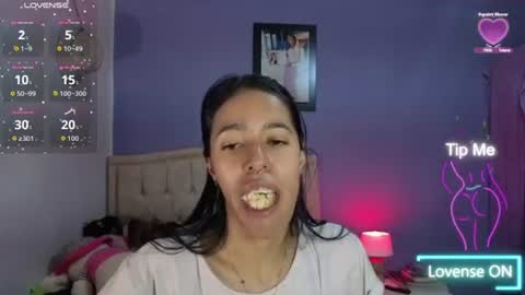 Stephania online show from July 30, 2026, 2:05 pm