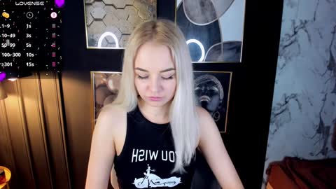 Snapshot of stephanie_sea chatting on December 23, 2024, 2:56 am Stephanie Sea online show from December 23, 2024, 2:56 am