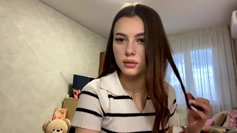 Stephani online show from May 3, 2026, 3:18 pm