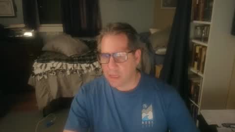 stephenhal9 online show from April 29, 2026, 3:43 am