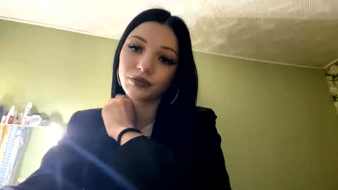 Snapshot of stephniesolie chatting on November 20, 2025, 12:05 pm StephanI online show from November 20, 2025, 12:05 pm