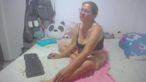 Snapshot of stepmom_slut_50_ chatting on March 8, 2025, 7:20 pm Angie mature online show from March 8, 2025, 7:20 pm