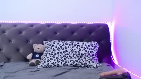 StepMommy19 online show from October 16, 2025, 8:21 pm