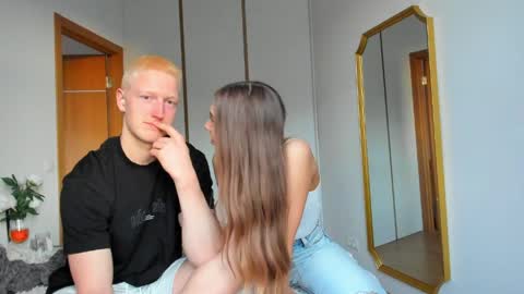 Snapshot of stepsisandstepbro chatting on April 17, 2026, 5:38 pm Step sis and Step bro online show from April 17, 2026, 5:38 pm