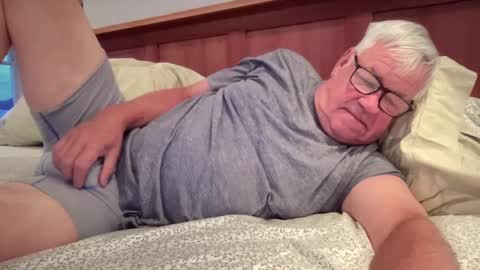 Snapshot of steve988279 chatting on October 12, 2025, 9:58 pm Steve online show from October 12, 2025, 9:58 pm