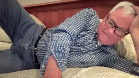 Snapshot of steve988279 chatting on December 15, 2025, 10:03 pm Steve online show from December 15, 2025, 10:03 pm