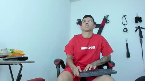 Snapshot of steven19_latinboy chatting on November 7, 2025, 11:43 am Steven online show from November 7, 2025, 11:43 am