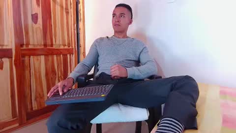 Snapshot of steven_modelo69 chatting on February 17, 2025, 2:53 am steven_modelo69 online show from February 17, 2025, 2:53 am