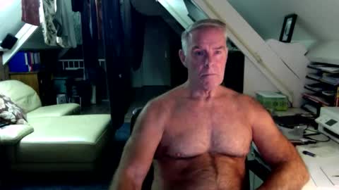 Snapshot of stevetwo chatting on December 4, 2025, 10:29 pm stevetwo online show from December 4, 2025, 10:29 pm