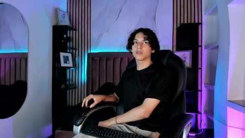 Sthepano  online show from June 7, 2026, 3:21 am