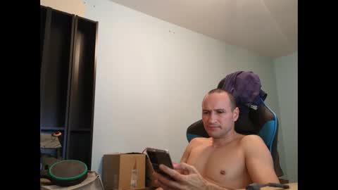 Snapshot of stickolive1 chatting on October 22, 2025, 8:30 pm stickolive1 online show from October 22, 2025, 8:30 pm