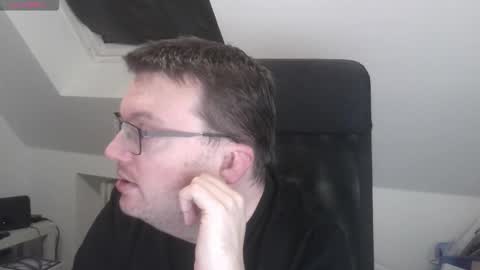 Oliver online show from November 7, 2025, 6:08 pm