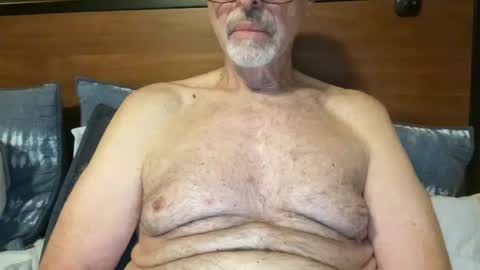 Snapshot of stillbad2 chatting on December 18, 2025, 10:05 pm Stillbad2 online show from December 18, 2025, 10:05 pm